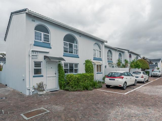 Townhouse for sale in Plumstead, Cape Town