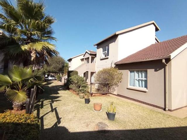 Townhouse for rent in Jansenpark, City of Ekurhuleni Metropolitan Municipality