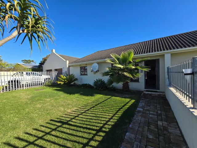 Townhouse for sale in Bushmans River Mouth, Eastern Cape