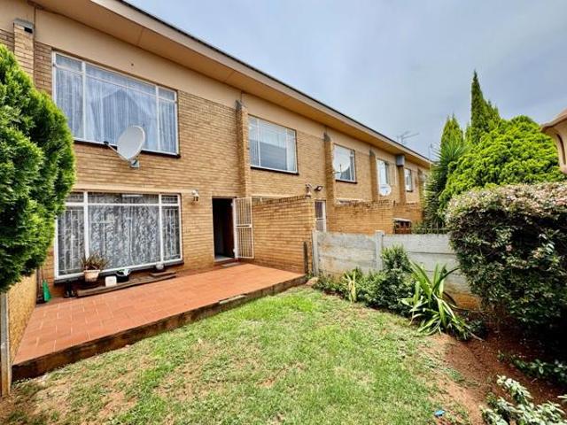 Townhouse for sale in Dr Kenneth Kaunda, North West