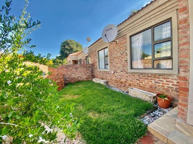 Townhouse for sale in Dr Kenneth Kaunda, North West
