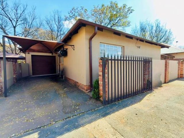 Townhouse for sale in Dr Kenneth Kaunda, North West