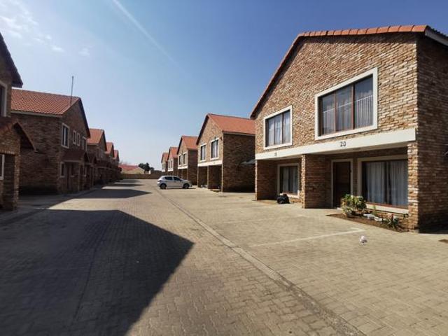 Townhouse for sale in Dr Kenneth Kaunda, North West