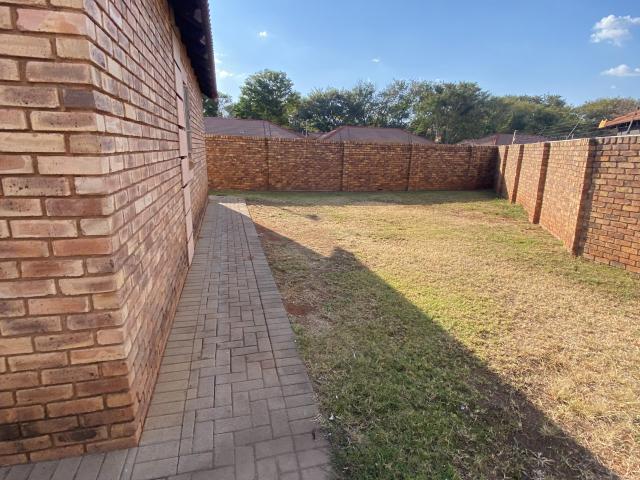 Townhouse for rent in Waterkloof, Gauteng