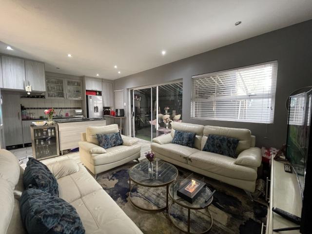 Townhouse for sale in Waterkloof, Gauteng