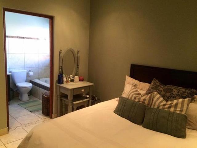 Townhouse for rent in Waterkloof, Gauteng