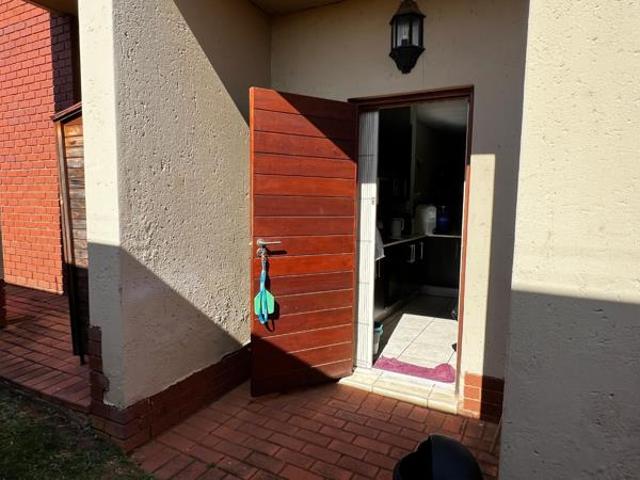 Townhouse for rent in Waterkloof, Gauteng