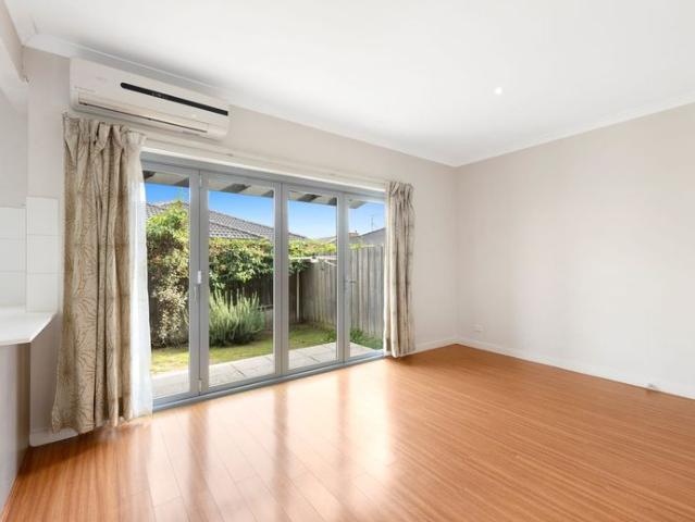 Townhouse for rent in Heidelberg West, Melbourne