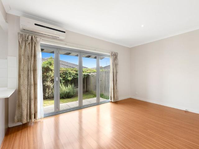 Townhouse for rent in Heidelberg West, Melbourne