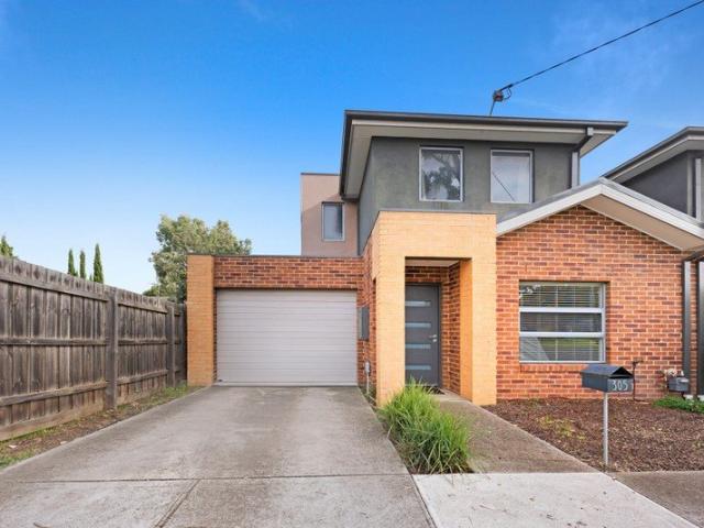 Townhouse for rent in Heidelberg West, Melbourne