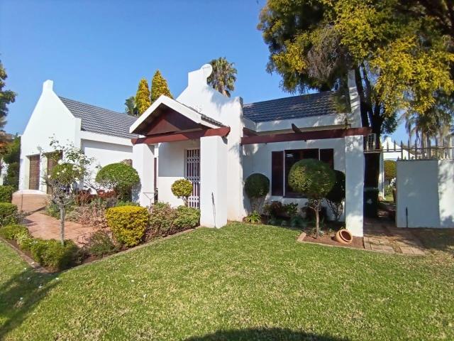 Townhouse for sale in Tlhabane, North West
