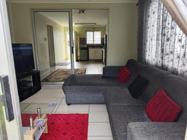 Townhouse for rent in Seaview, Kwazulu-natal