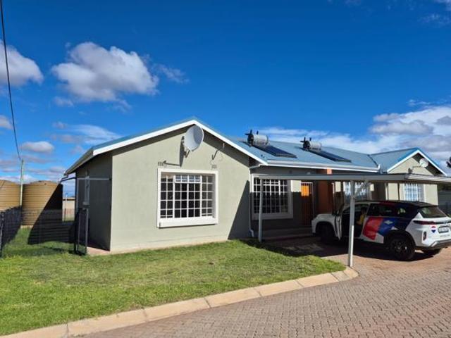 Townhouse for rent in Queenstown, Eastern Cape