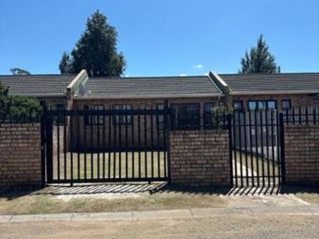 Townhouse for rent in Queenstown, Eastern Cape