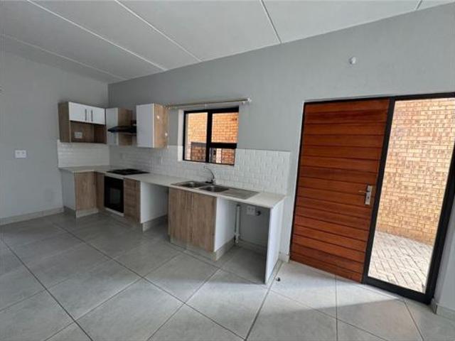 Townhouse for rent in Waterkloof, Gauteng