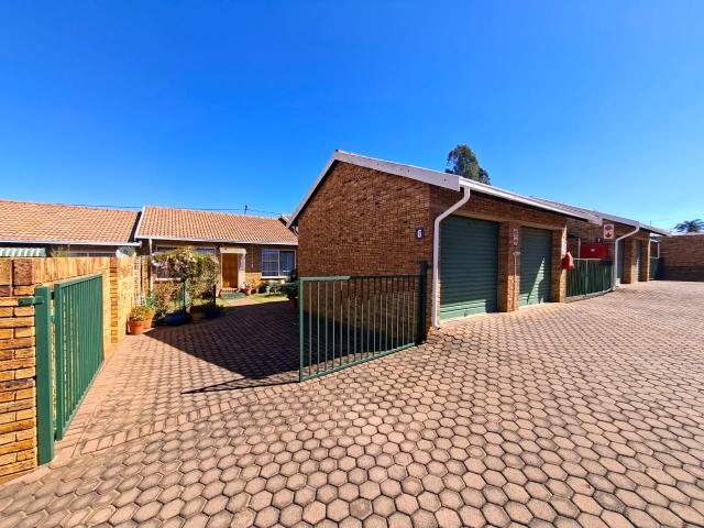 Townhouse for sale in Krugersdorp