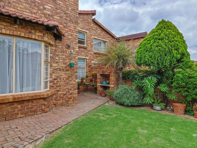 Townhouse for sale in Nooitgedacht, Gauteng