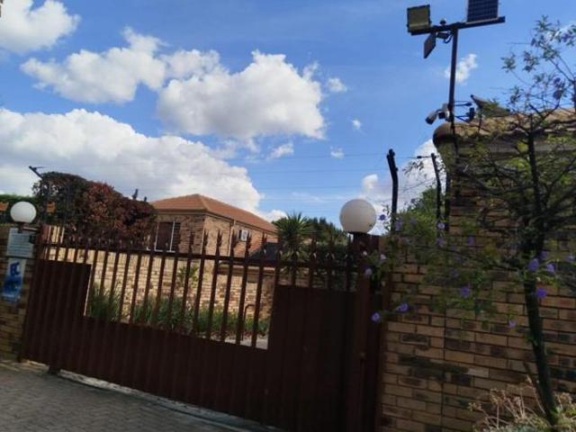 Townhouse for rent in West Rand Garden estates, Westonaria Local Municipality