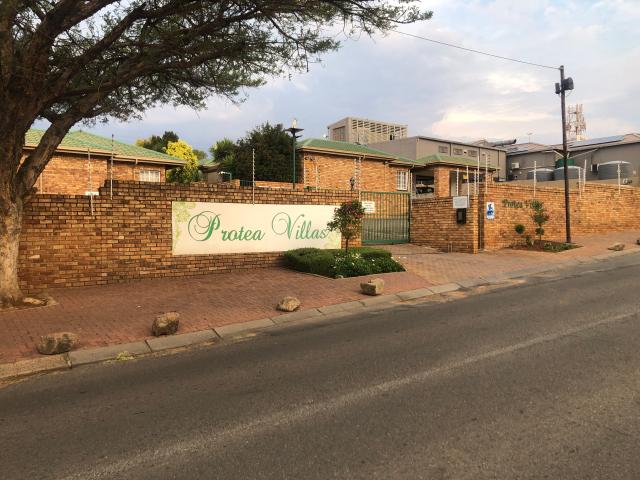 Townhouse for rent in Roodepoort, City of Johannesburg Metropolitan Municipality