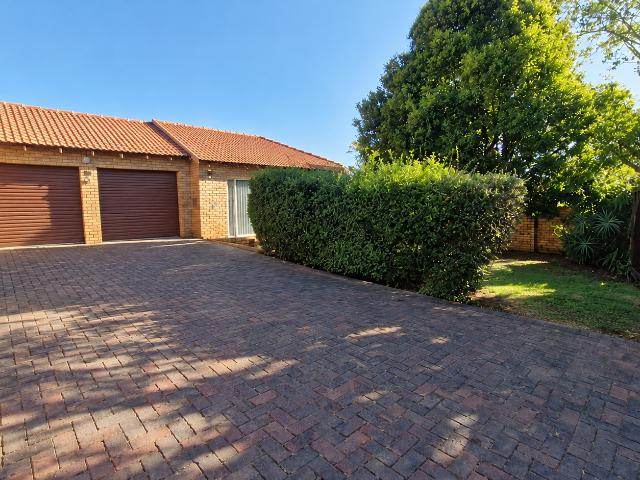 Townhouse for rent in Roodepoort, City of Johannesburg Metropolitan Municipality