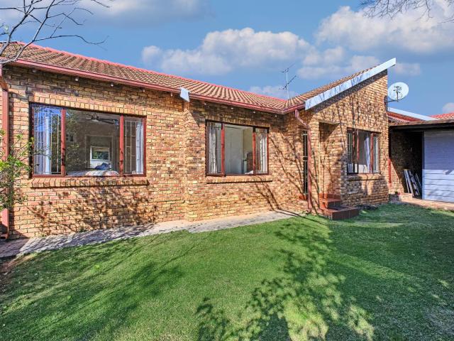 Townhouse for sale in Nooitgedacht, Gauteng