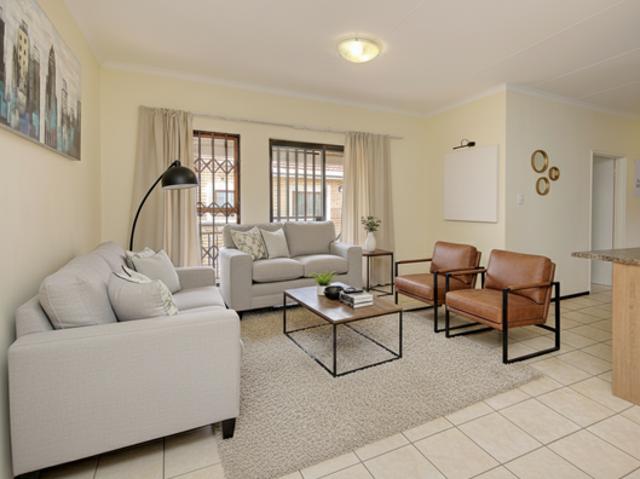 Townhouse for rent in Vosloorus, Gauteng