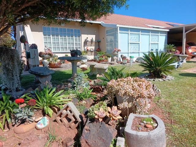 Townhouse for sale in Mohlakeng, Gauteng