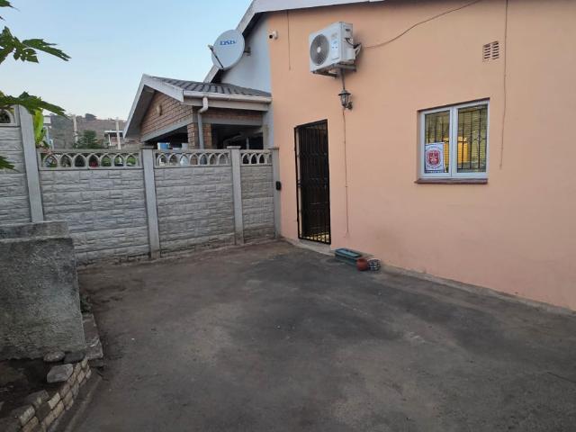 Townhouse for rent in Mount Moreland, Kwazulu-natal