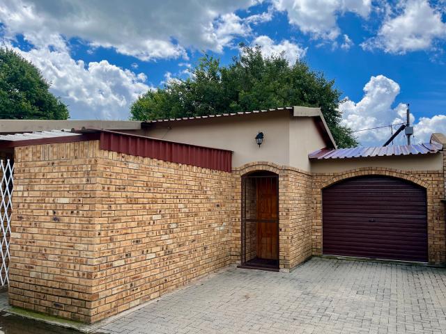 Townhouse for sale in Reitz, Free State