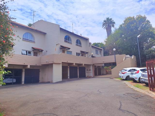 Townhouse for sale in Vosloorus, Gauteng