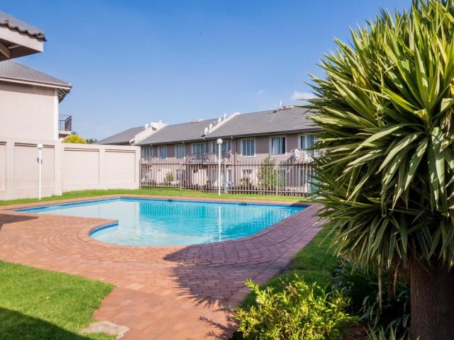 Townhouse for sale in Vosloorus, Gauteng