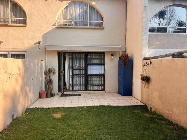 Townhouse for rent in Vosloorus, Gauteng