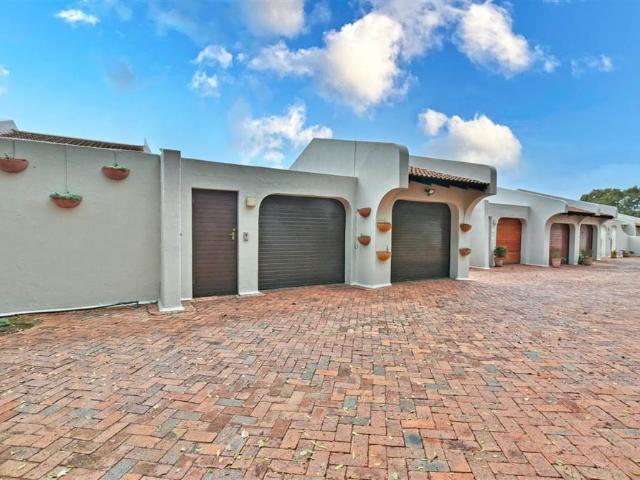 Townhouse for sale in Vosloorus, Gauteng