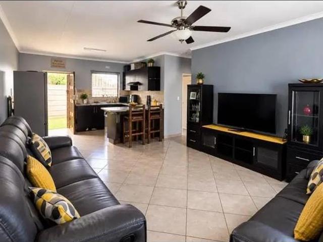Townhouse for sale in Meyerton, Midvaal Local Municipality