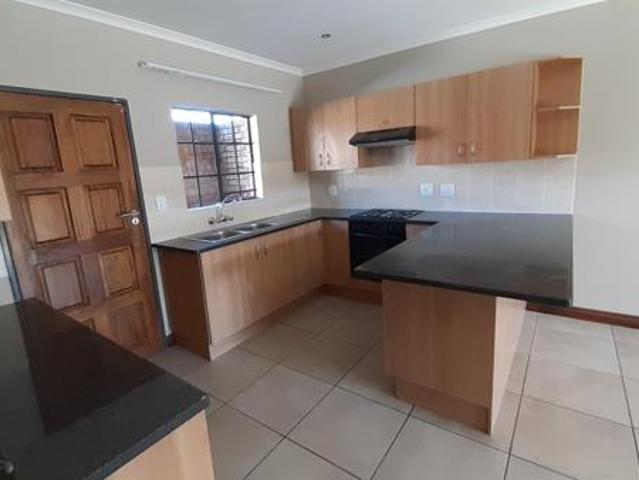 Townhouse for rent in Meyerton, Midvaal Local Municipality