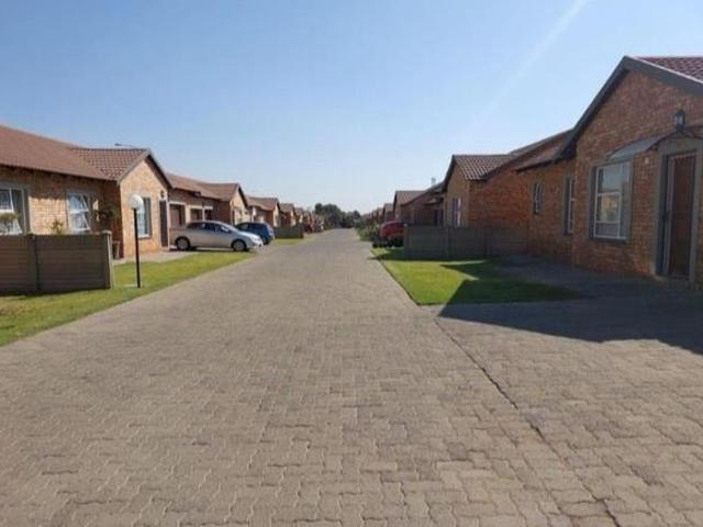 Townhouse for rent in Midvaal, Gauteng