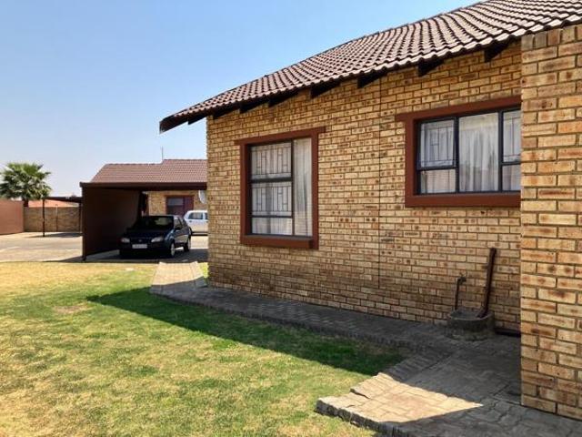 Townhouse for rent in Midvaal, Gauteng