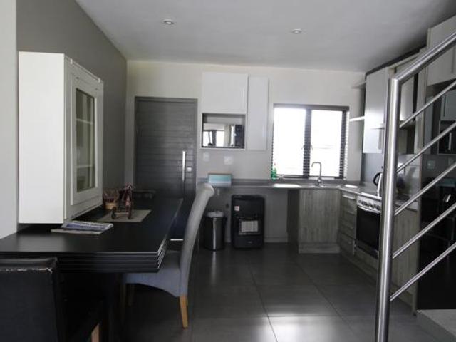 Townhouse for rent in Vosloorus, Gauteng