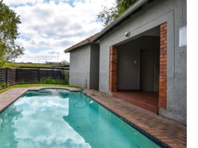 Townhouse for rent in Vosloorus, Gauteng