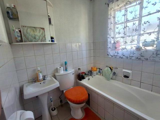 Townhouse for rent in Vosloorus, Gauteng