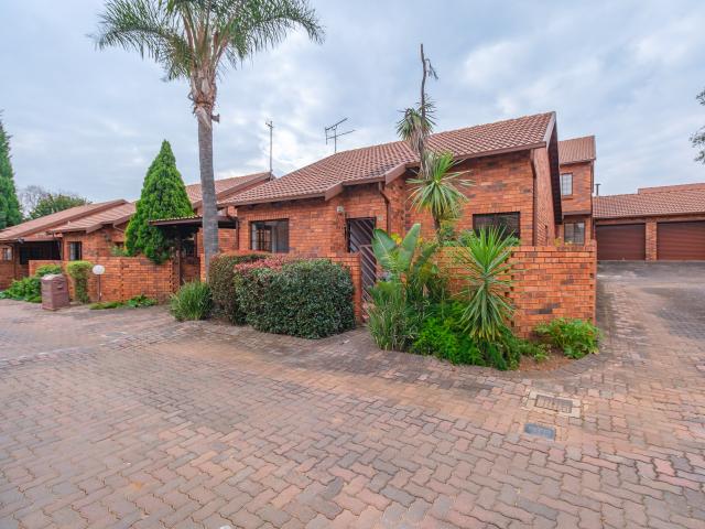 Townhouse for sale in Nooitgedacht, Gauteng
