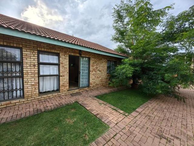 Townhouse for rent in Oranjeville, Free State