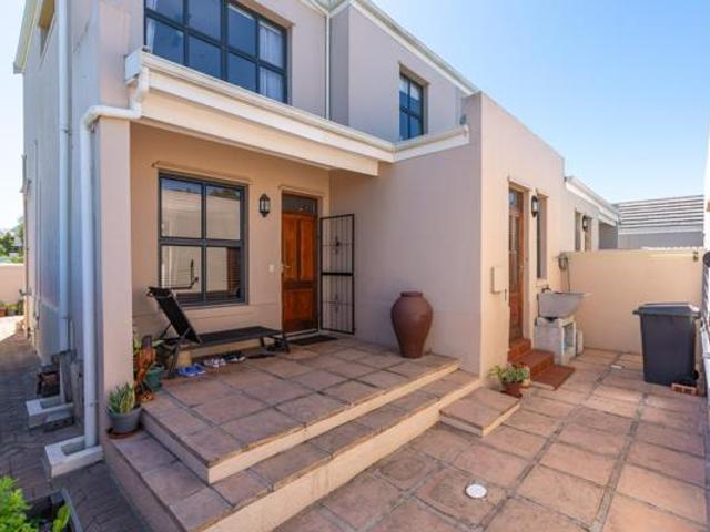 Townhouse for rent in Cape Town, City of Cape Town