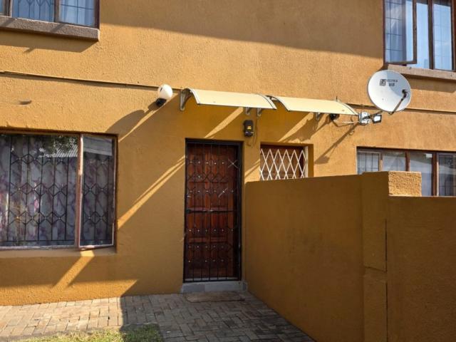 Townhouse for sale in Tlhabane, North West