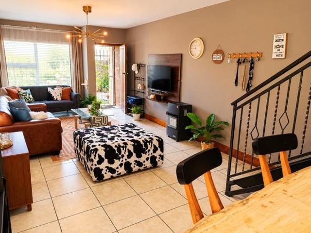 Townhouse for rent in Jansenpark, City of Ekurhuleni Metropolitan Municipality