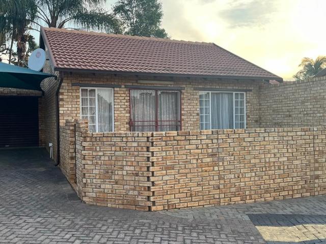 Townhouse for sale in Tlhabane, North West