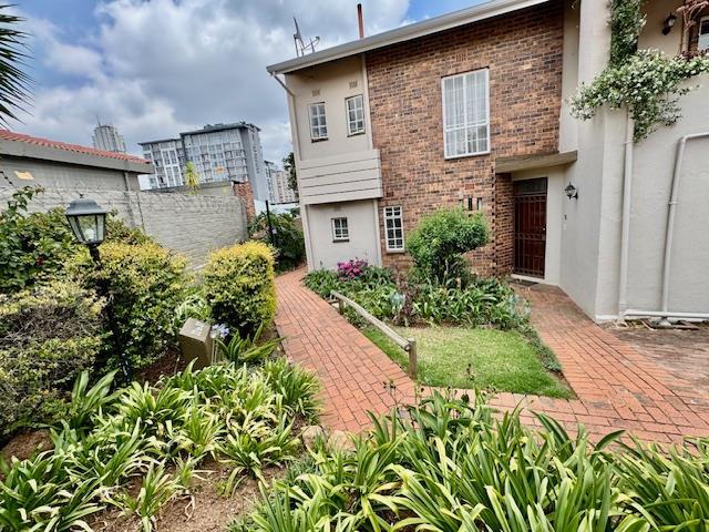 Townhouse for sale in Sandton, Gauteng