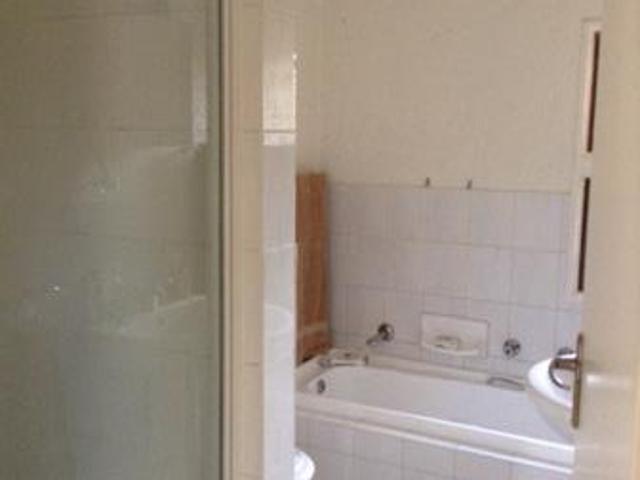 Townhouse for rent in Vosloorus, Gauteng