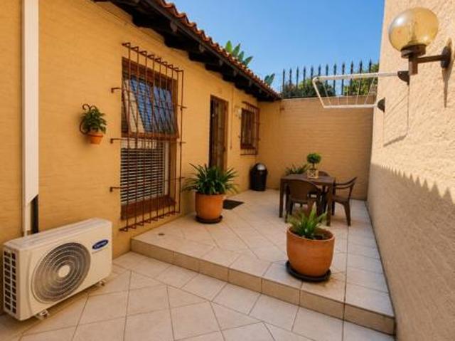 Townhouse for rent in Vosloorus, Gauteng
