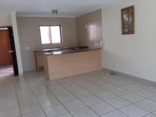 Townhouse for rent in Vosloorus, Gauteng